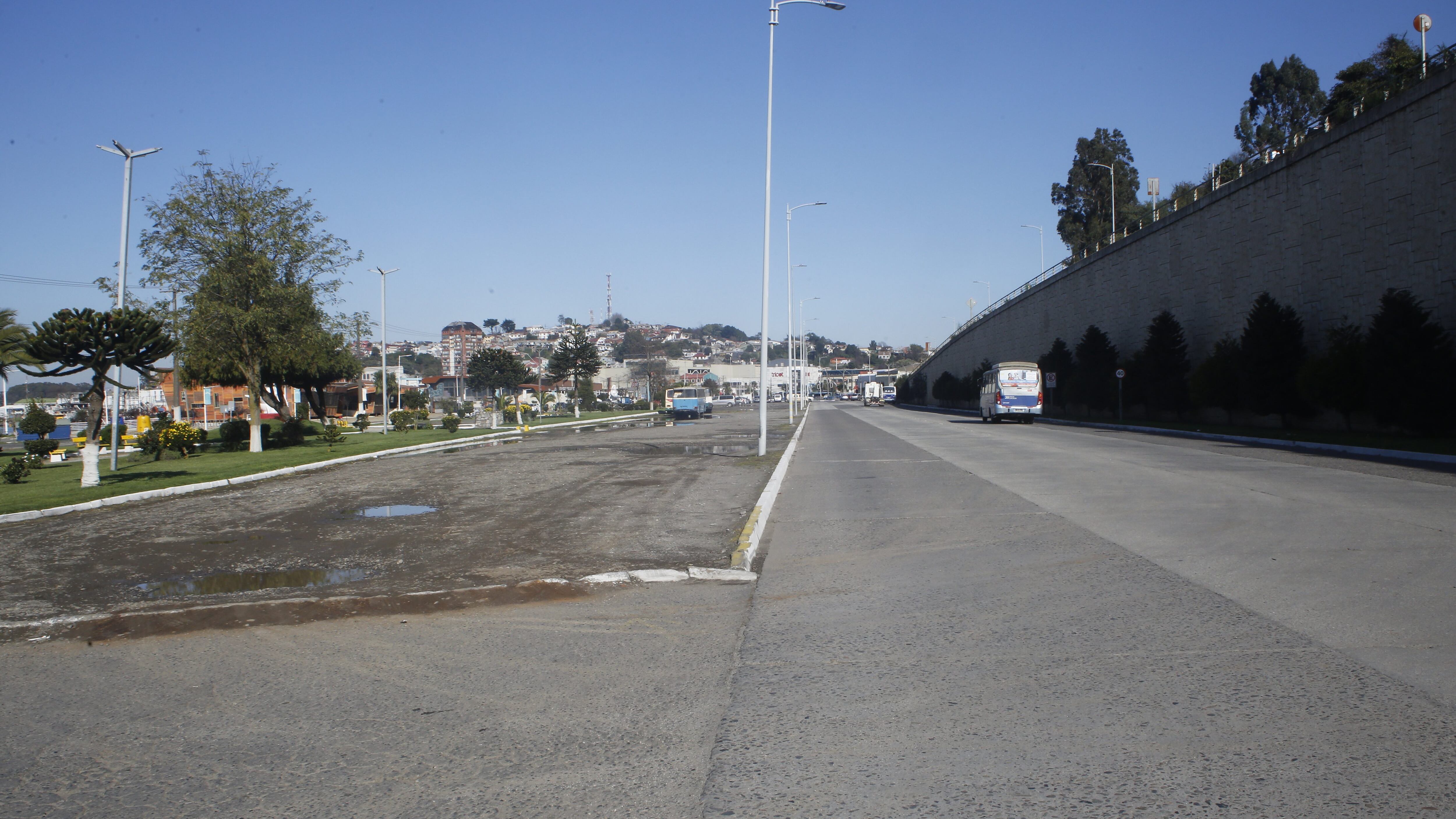 21 de Mayo de 2020/CONCEPCION
Av. Blanco Encalada en Talcahuano, fuera de la Basa Naval de Talcahuanom lugar donde se realiza el desfile de 21 de Mayo. cancelado este ao por la pandemia pandemia de Covid-19 que afecta al pais, durante el estado de emergencia
FOTO:SEBASTIAN BROGCA/AGENCIAUNO