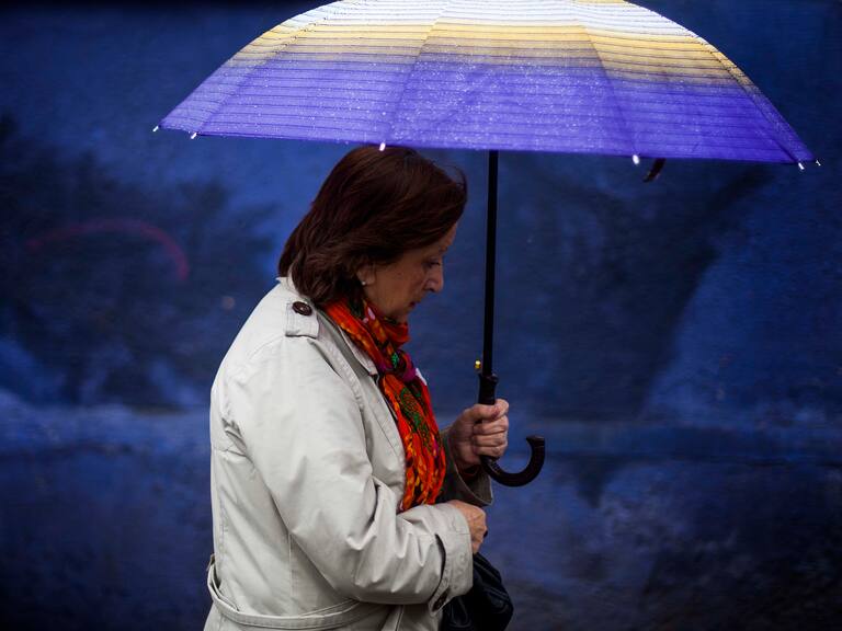 Lluvia en Santiago: Así serán las precipitaciones del sistema frontal que llega a la zona central de Chile