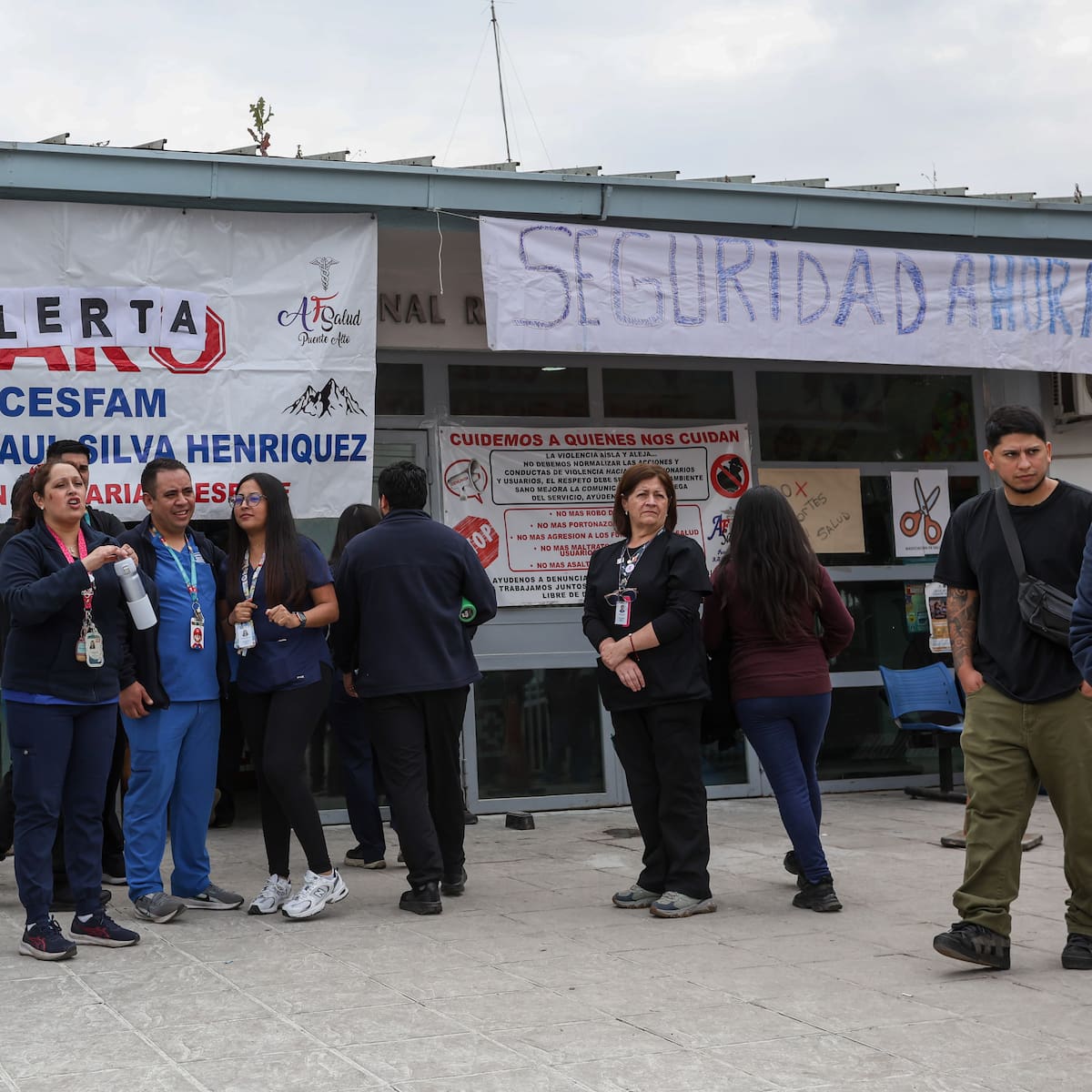 Salud primaria de Puente Alto anuncia paro desde este lunes tras agresiones y destrozos en un CESFAM
