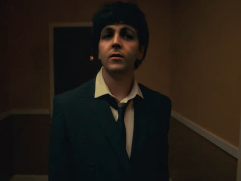 Paul McCartney rejuveneció en el video de «Find my way» junto a Beck