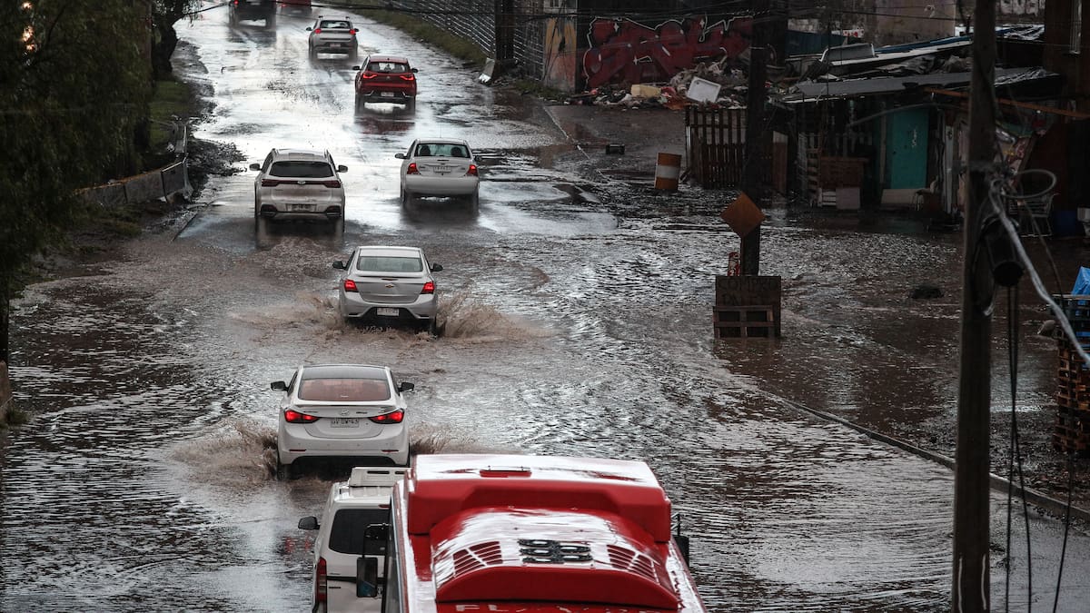 Lluvias en Santiago: revelan las comunas con mayor riesgo ante el sistema frontal y 175 puntos críticos en la RM