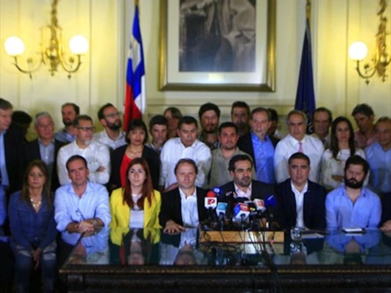 UDI y Frente Amplio se restan de la promulgación de la reforma constitucional en La Moneda