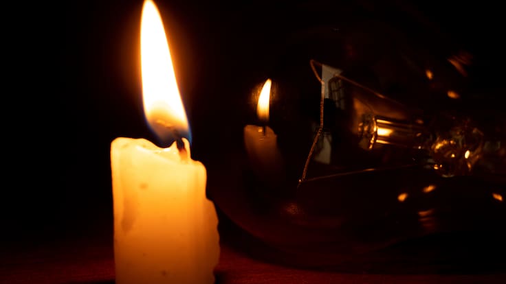 Más de 14 mil clientes sin luz en la región Metropolitana por sistema frontal: revisa las comunas más afectadas