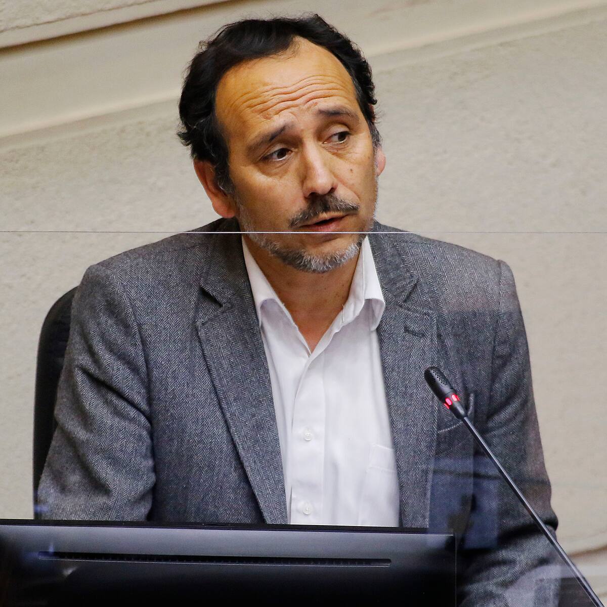 Senador Núñez admite que actuó “apresurado” al ligar caso de Rojas Vade con la ultraderecha: “Hay que ser muy cauteloso”