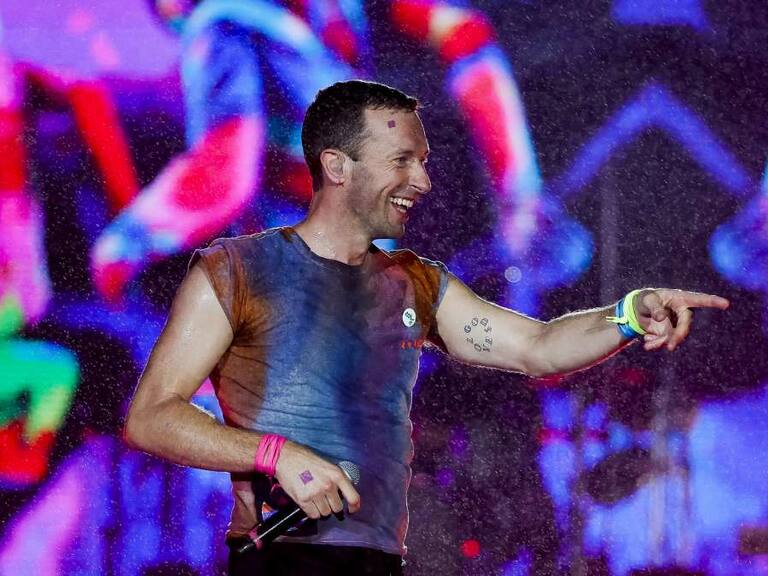 Lightsticks y una canción chilena: Estas son algunas de las sorpresas de Coldplay en Chile