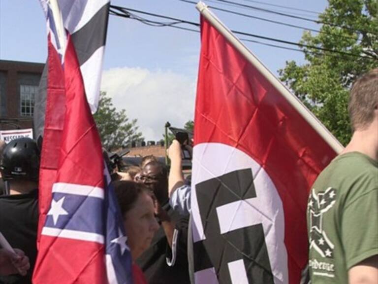 Moda neonazi: Amazon en medio de la polémica por vender poleras de Pinochet en EE.UU.