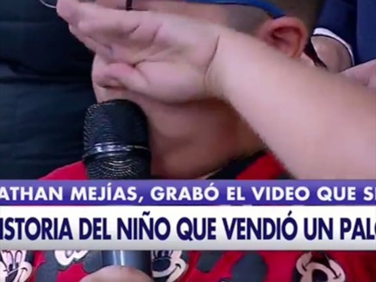 Niño que vendió un palo a 100 pesos se puso a llorar en matinal de Mega