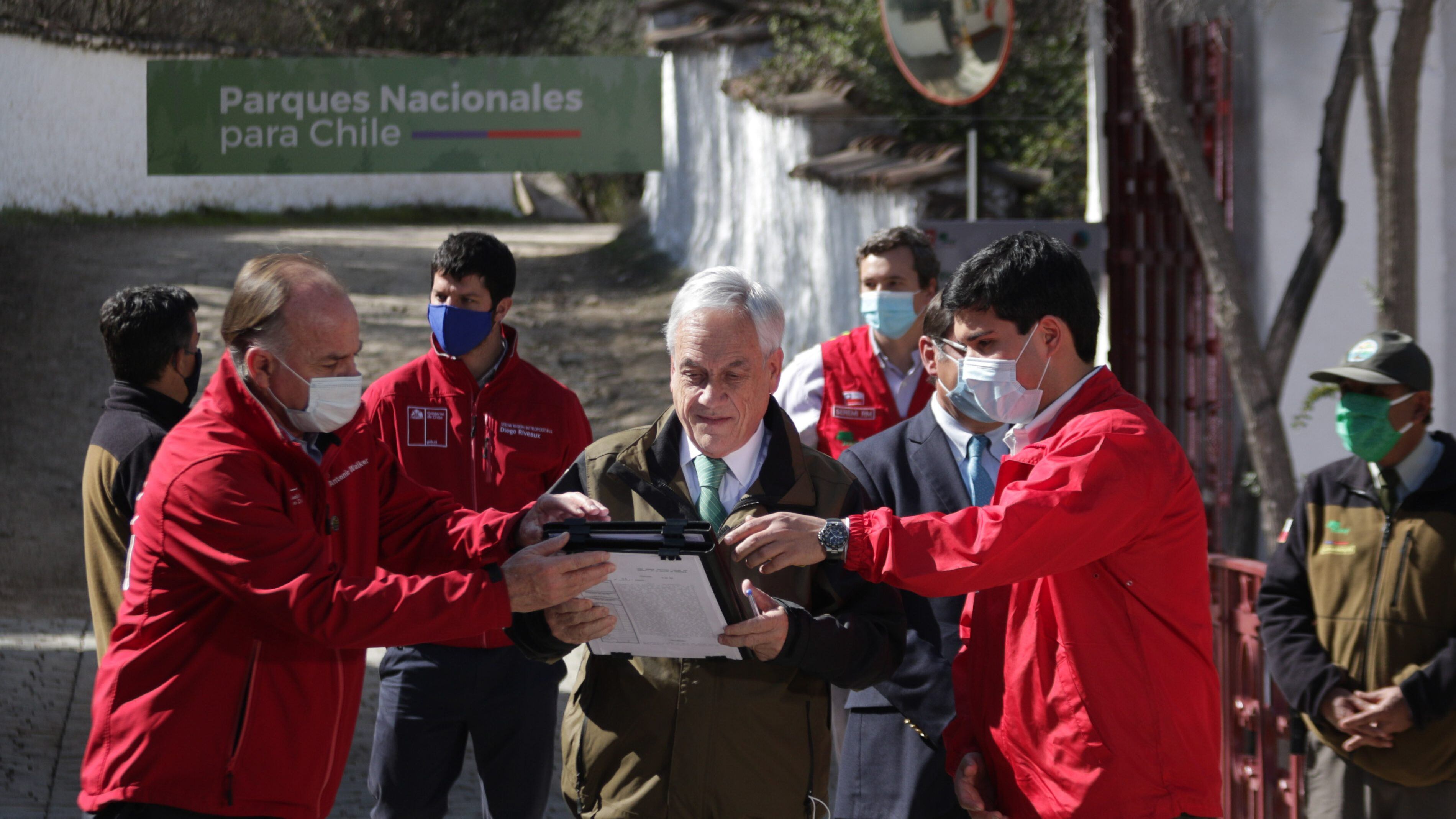 Presidente Sebastián Piñera firmó la creación de dos nuevos parques nacionales