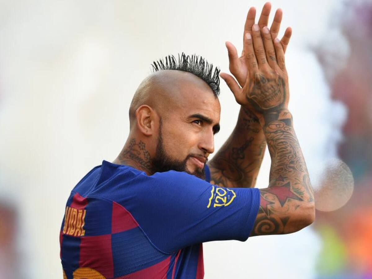 Arturo Vidal participó en el aplauso de los futbolistas a los servicios de salud organizado por la FIFA