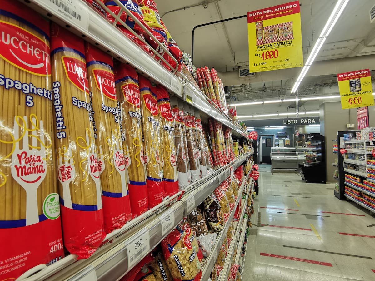 Inflación en Chile: Economista senior del OCEC UDP asegura que “eventualmente, pasamos de un escenario bueno en el mes de junio a uno no tan bueno"