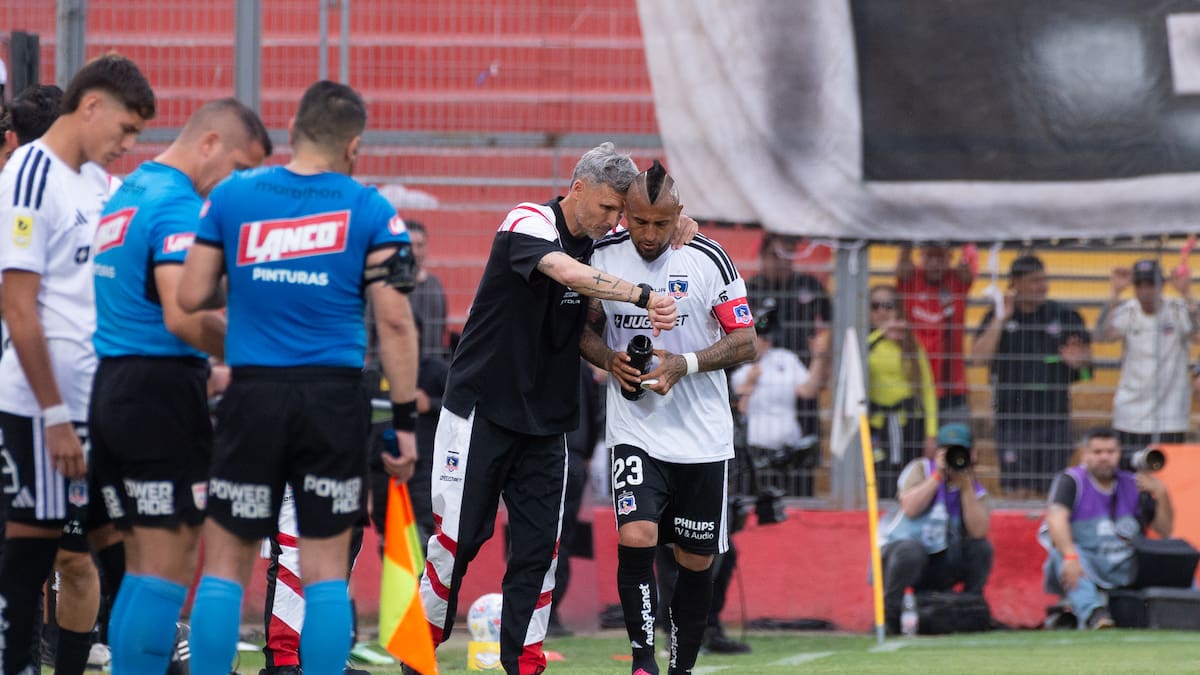 Con Vozinha, pero sin una de sus figura: los cambios que prepara Ortiz en Colo Colo para enfrentar a la UdeC