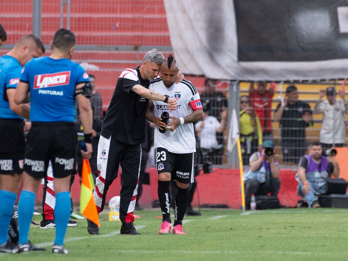 Con Vozinha, pero sin una de sus figura: los cambios que prepara Ortiz en Colo Colo para enfrentar a la UdeC