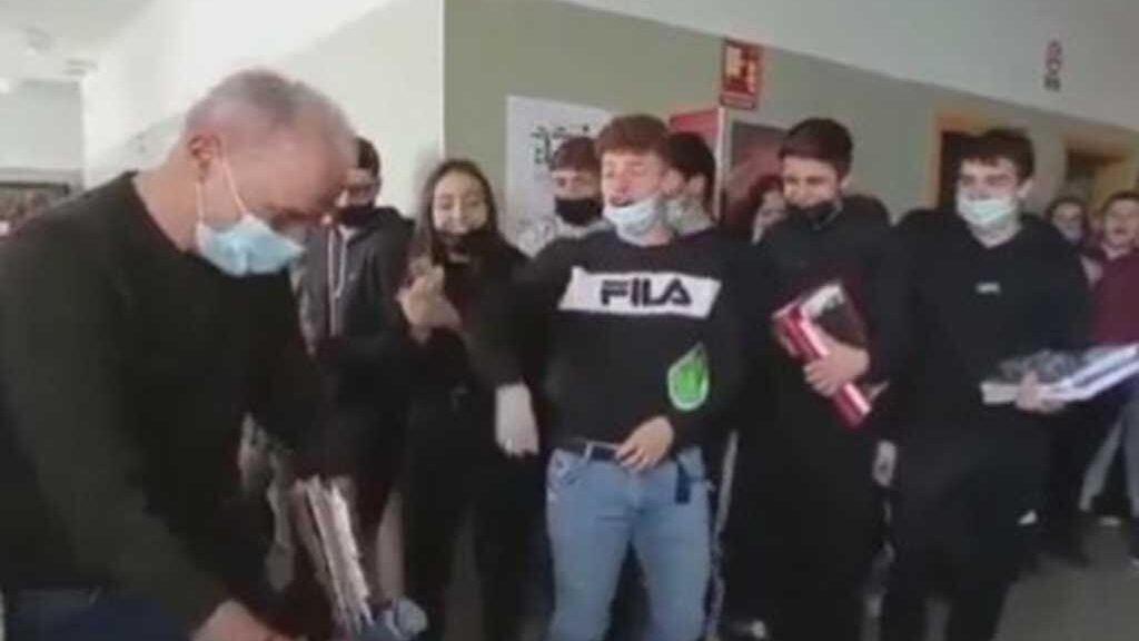 Despedida viral a profesor
