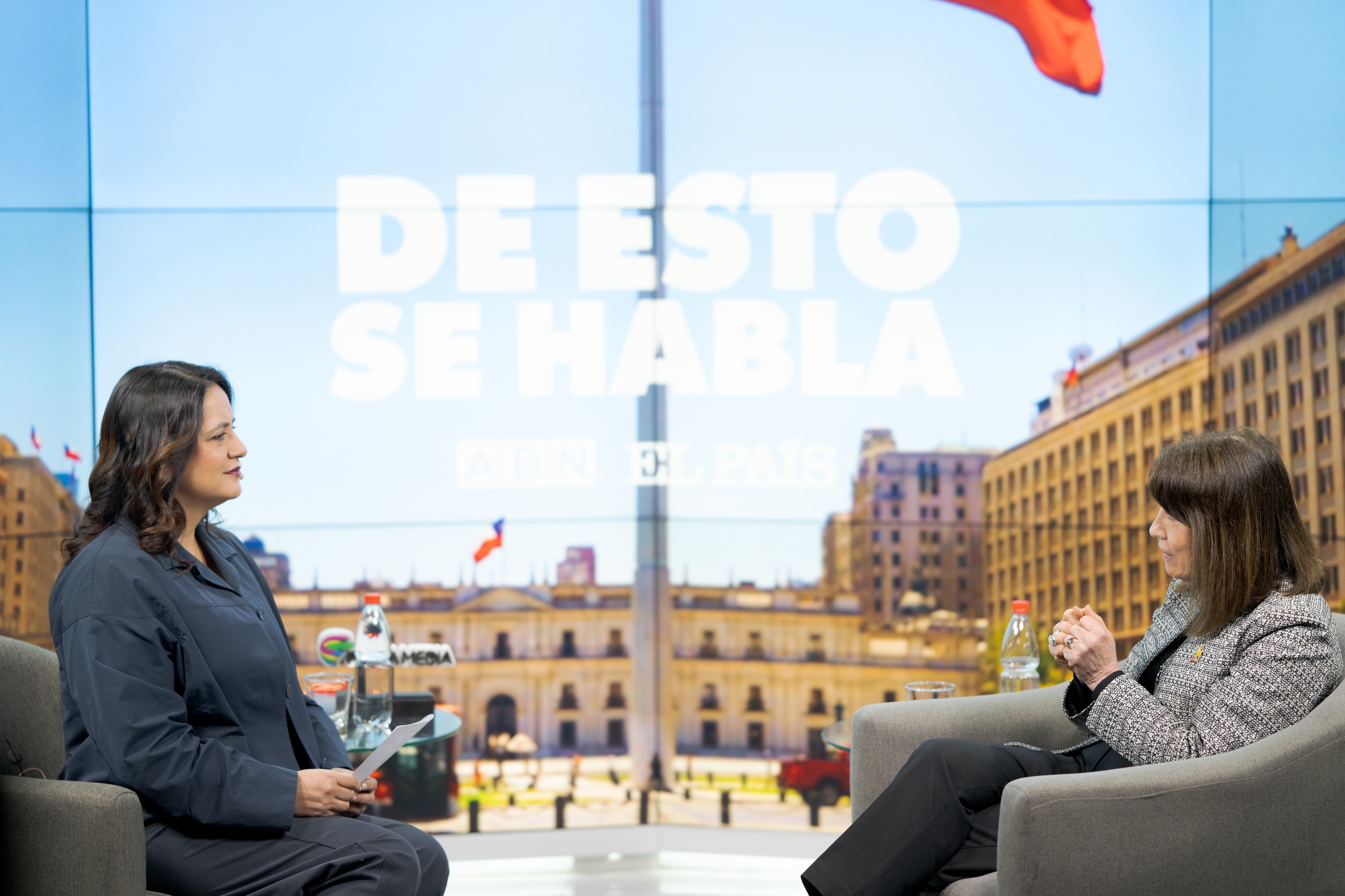 Rocío Montes (El País), Alejandra Mizala
(Rectora Universidad de Chile)