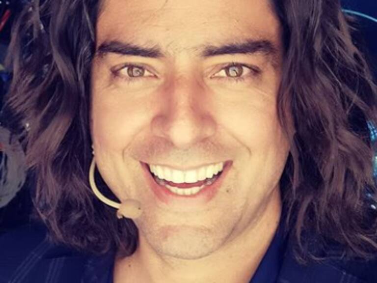 Cristián Riquelme anunció que está esperando a su tercer hijo con divertida postal