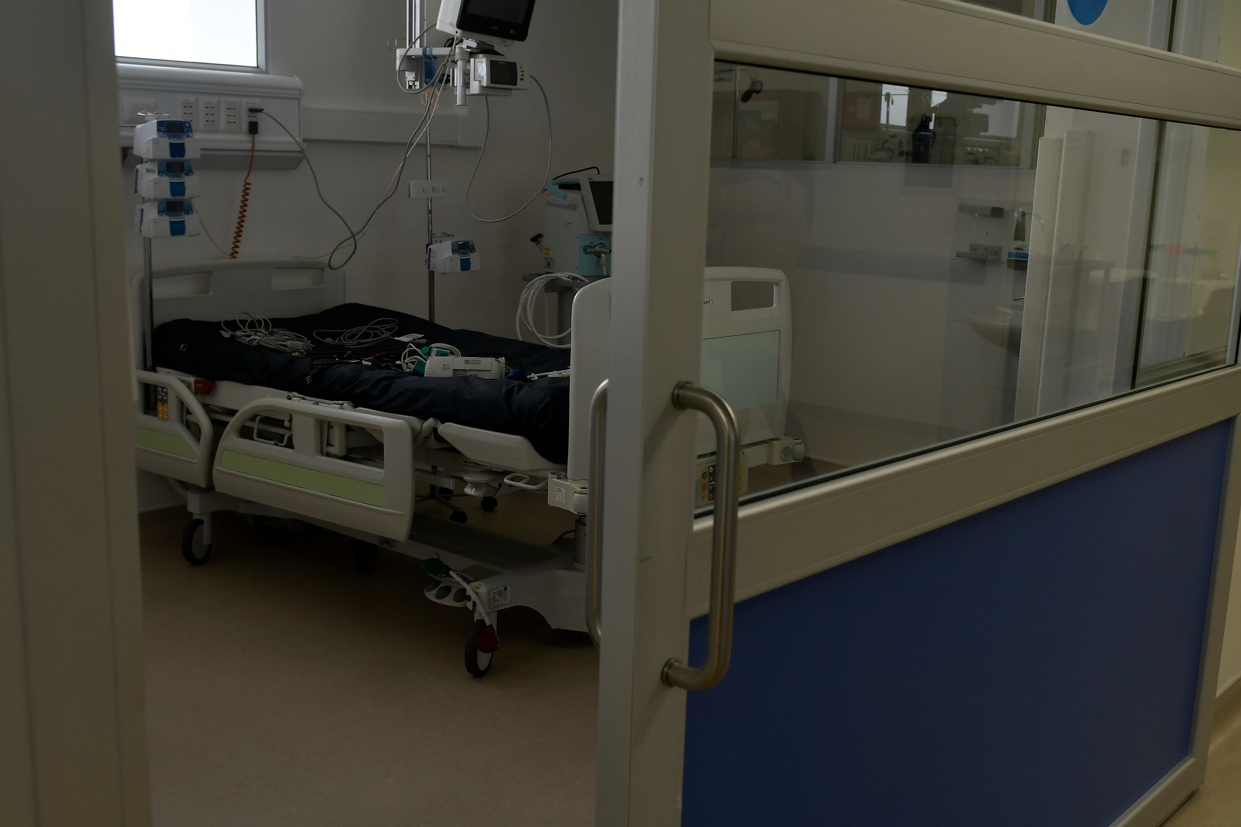 Una disminución de casos positivos por Covid-19, se registra en las salas UCI del hospital regional de Iquique.En la imagen, una cama desocupada.
FOTO: CRISTIAN VIVERO BOORNES/AGENCIAUNO