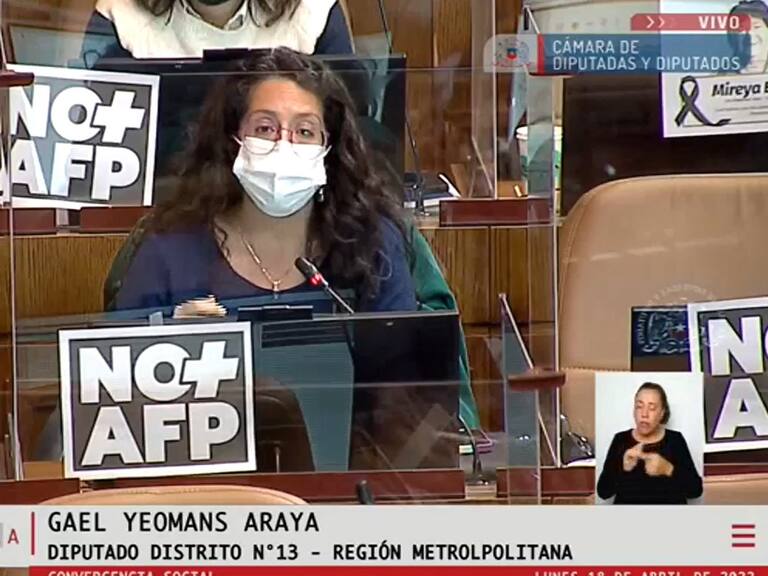 Gael Yeomans increpó a socialistas por quinto retiro: «¿Reivindican a Carlos Lorca, pero no son capaces de defender un programa de cambios?»