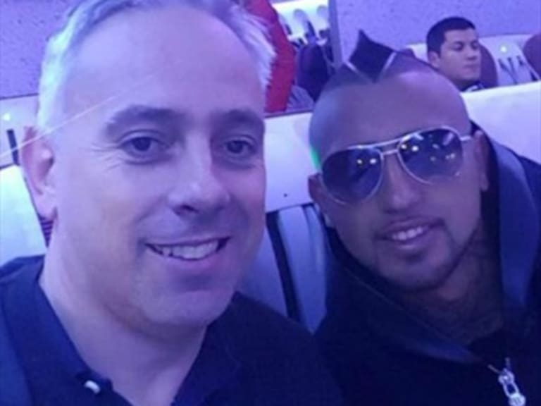 Cinco millones de euros ganó representante de Vidal y Sánchez en sólo un día