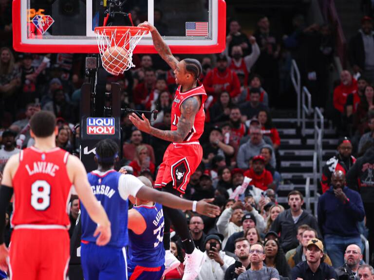 DeMar DeRozan se luce con 50 puntos y mantiene la ilusión de Chicago Bulls