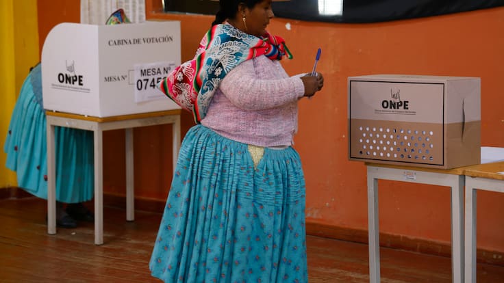 Insólito suceso en elecciones presidenciales de Perú: votos blancos y nulos superan a todos los candidatos