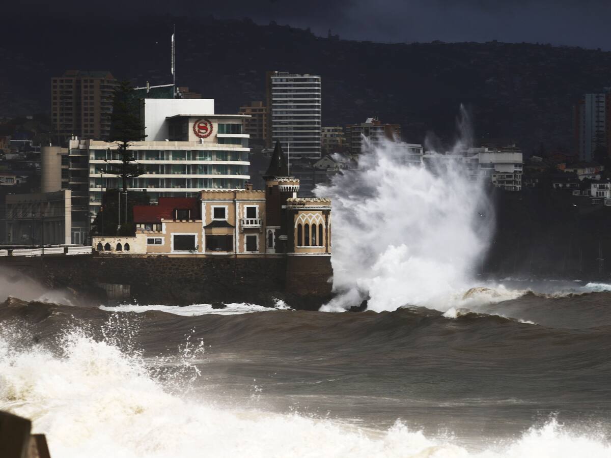 Emiten aviso de marejadas para la costa de Chile desde este jueves: revisa las zonas afectadas