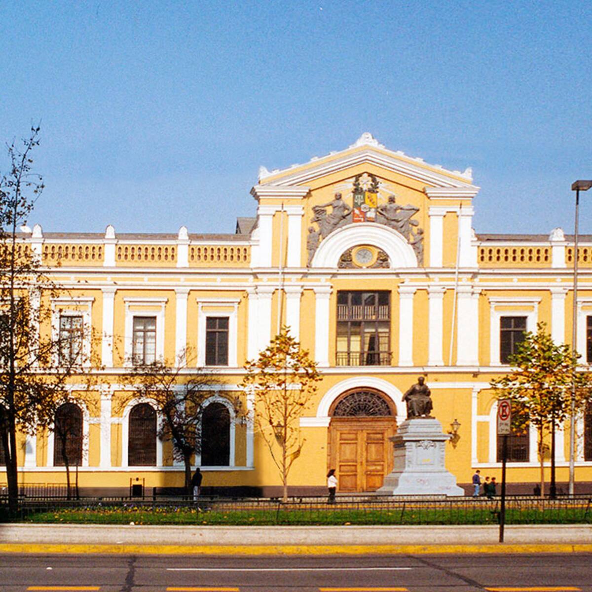 Universidad de Chile da un paso adelante y contrata a prestigioso abogado para revisar el contrato con Azul Azul