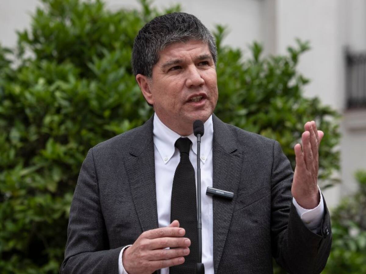 Ministro (s) Monsalve tras reunión de seguridad de emergencia por carabinera herida por granada: policías entregarán plan para fortalecer capacidades de control territorial