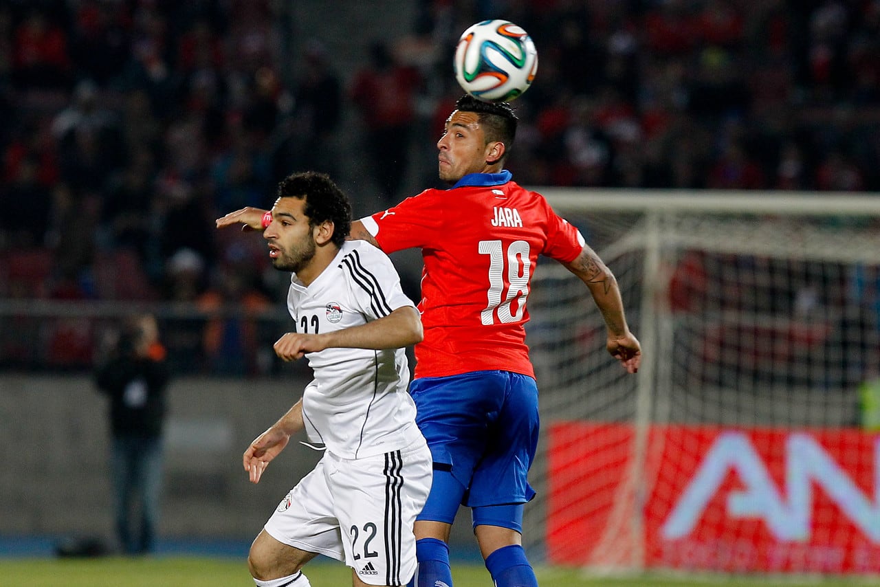 Mohamed Salah y Gonzalo Jara