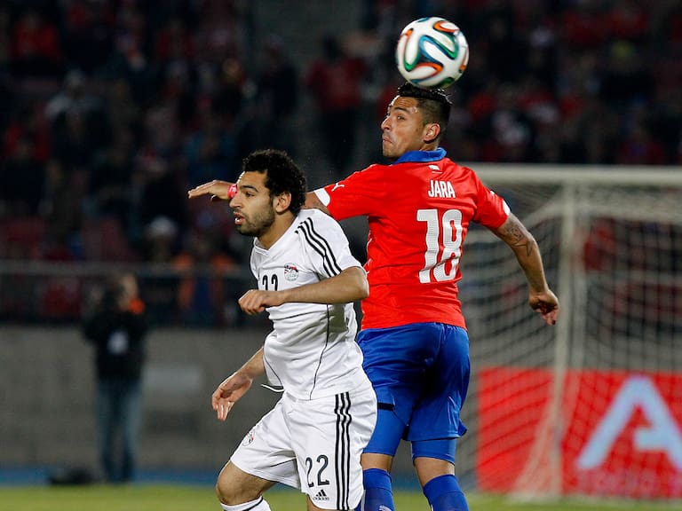 Mohamed Salah y Gonzalo Jara