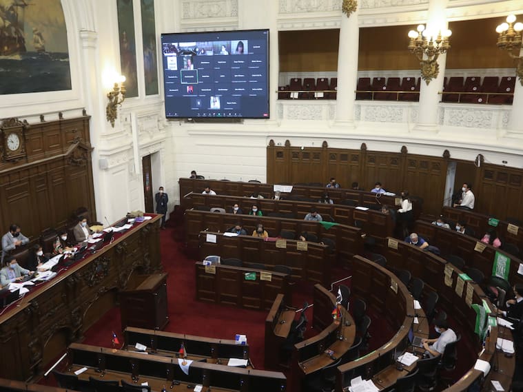 29 de Marzo del 2022/SANTIAGOLos convencionales, durante la Sesión N°58 Comisión Derechos
Fundamentales, en el ex Congreso Nacional en Santiago.
FOTO: SEBASTIAN BELTRAN GAETE/AGENCIAUNO