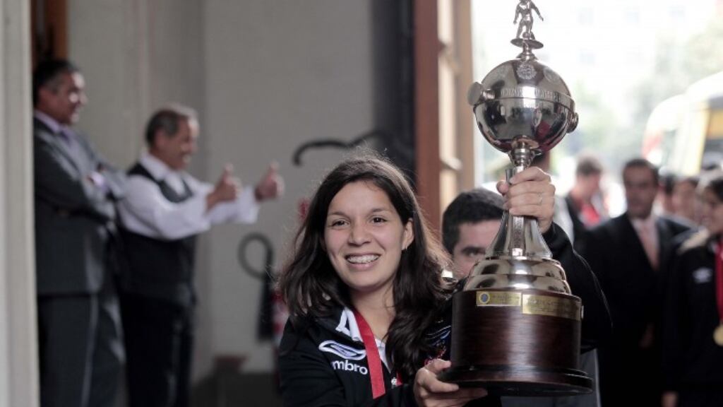 Denuncian la desaparición de la Copa Libertadores Femenina ganada por Colo Colo en 2012