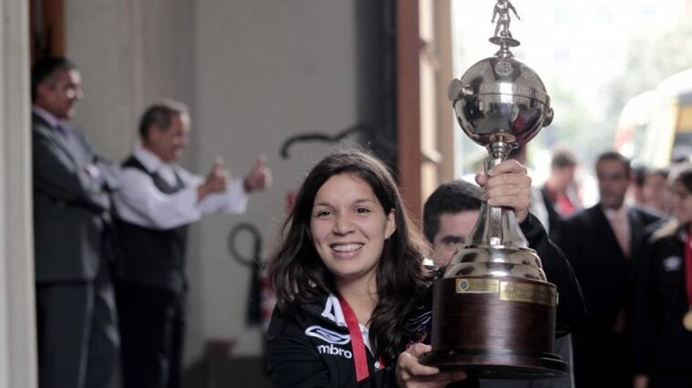 Denuncian la desaparición de la Copa Libertadores Femenina ganada por Colo Colo en 2012