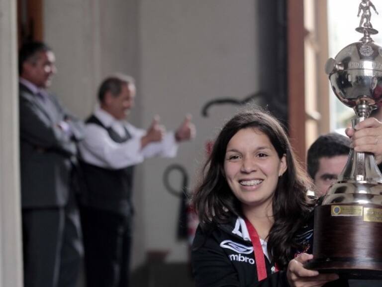 Denuncian la desaparición de la Copa Libertadores Femenina ganada por Colo Colo en 2012
