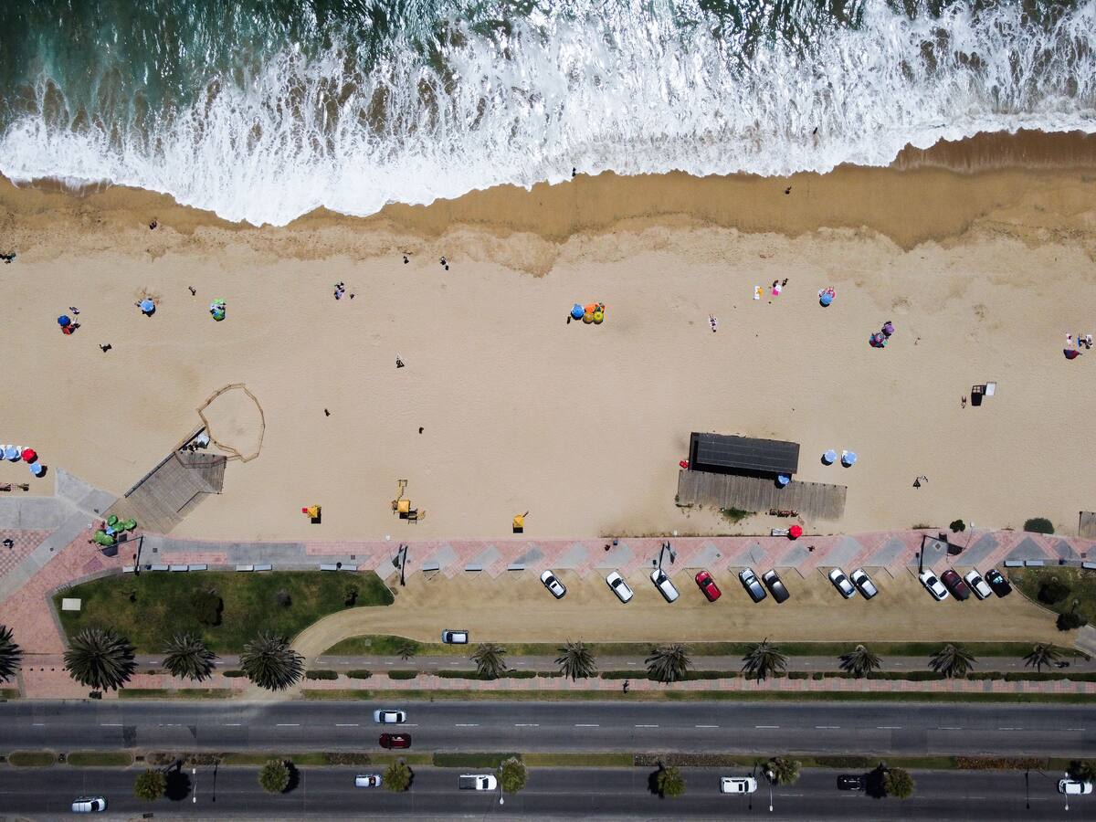 ¿Es legal? Playa chilena es utilizada para investigaciones universitarias y genera polémica entre turistas