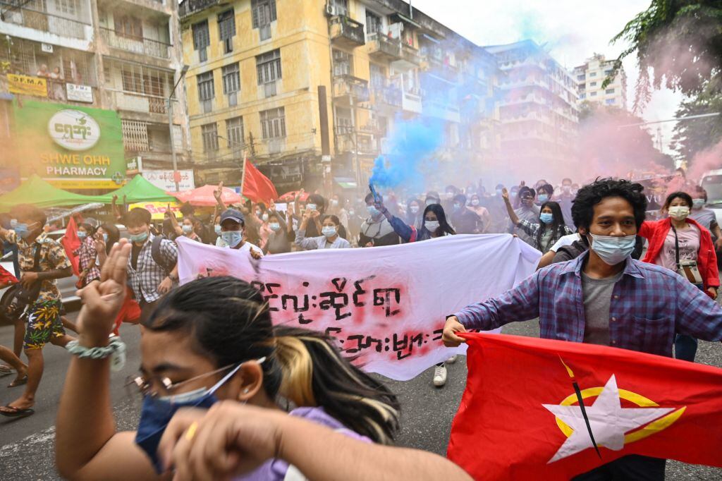 Manifestación en contra de la represión y el golpe de estado en Rangún