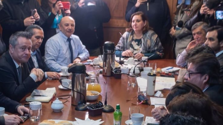En medio de crisis en la oposición: presidentes de partido y jefes de bancada se reúnen para estudiar megarreforma