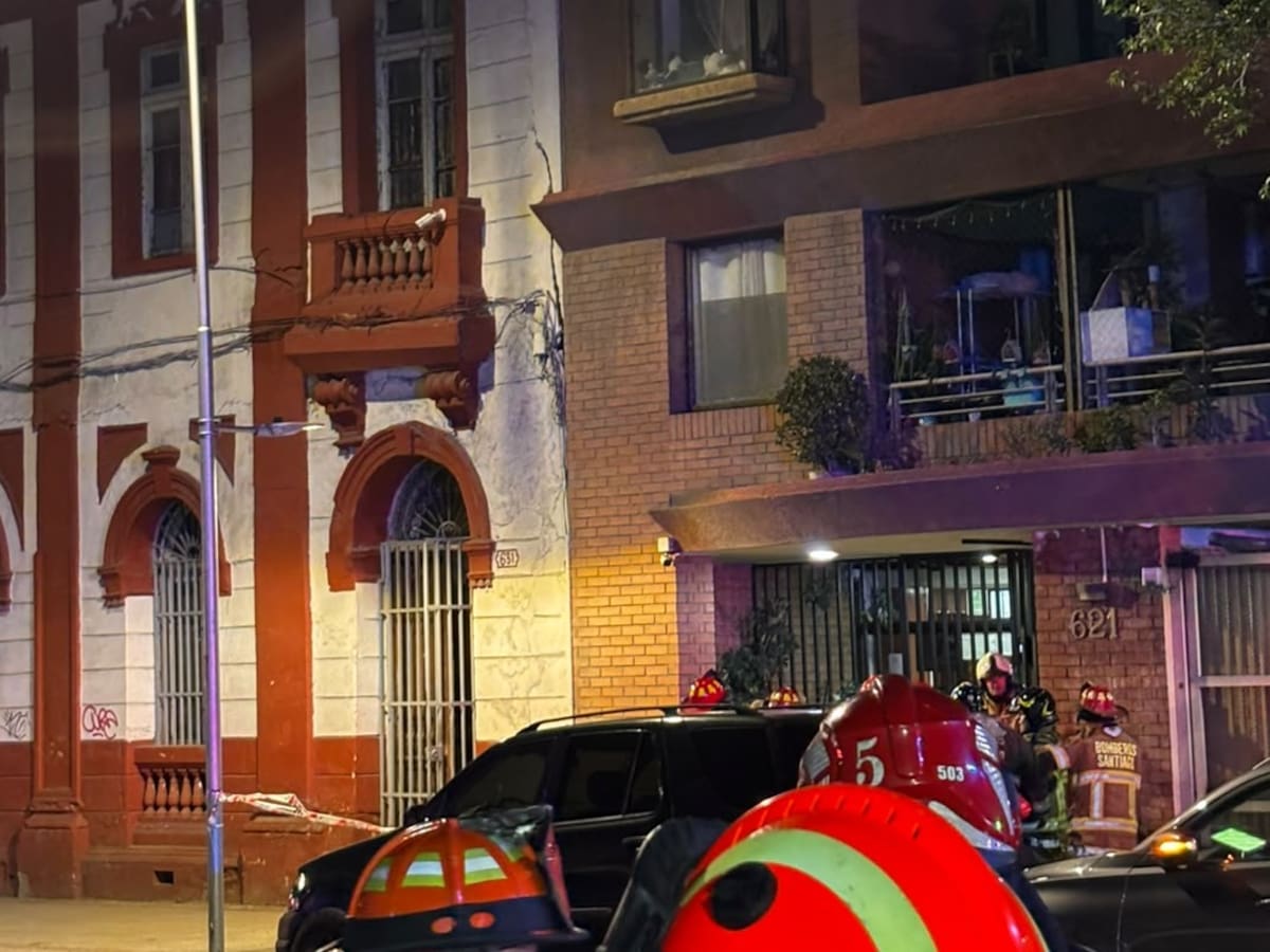 “Hay riesgo inminente”: Bomberos evacúa edificios colindantes tras violento derrumbe de histórica casona en calle Ejército