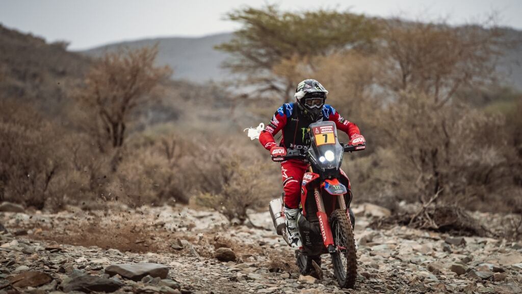 Pablo Quintanilla recupera tiempo y José Ignacio Cornejo sube en la general de las motos del Rally Dakar 2023