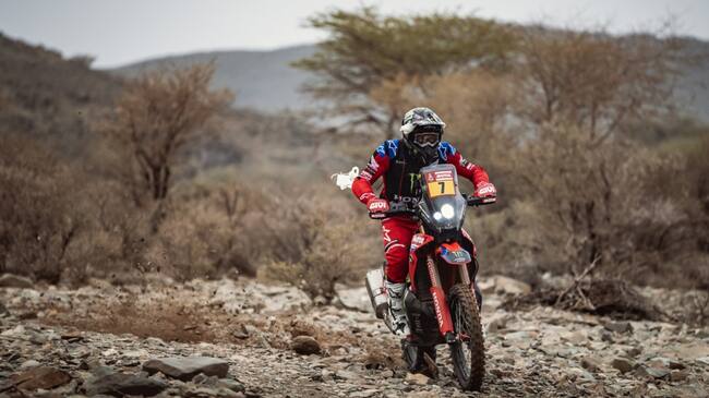 Pablo Quintanilla recupera tiempo y José Ignacio Cornejo sube en la general de las motos del Rally Dakar 2023