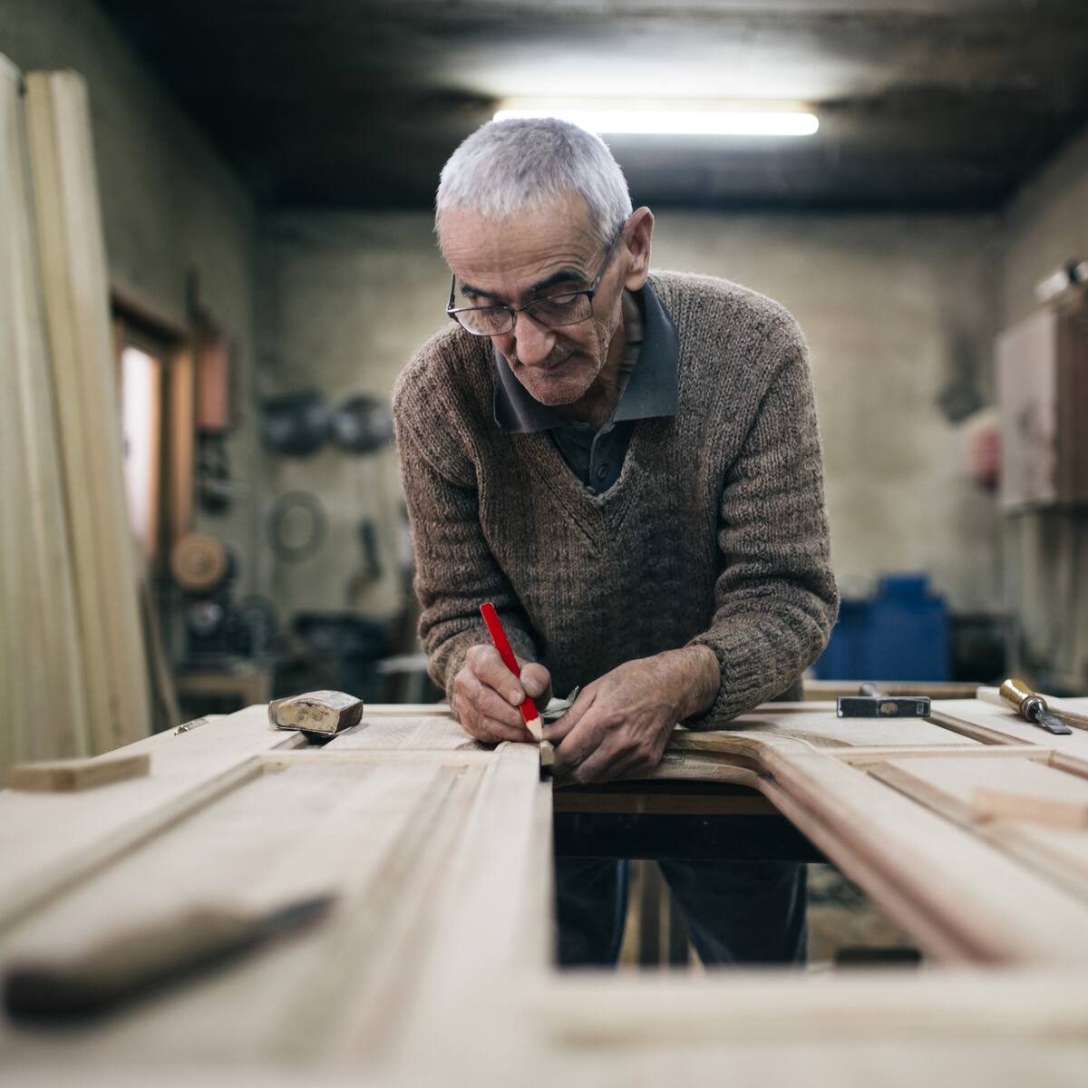 Es experta en el mercado laboral y explica por qué encontrar trabajo después de los 55 años es tan difícil en Chile