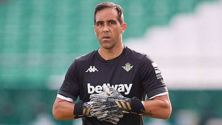 SEVILLE, SPAIN - SEPTEMBER 20: Claudio Bravo of Real Betis looks on prior to the LaLiga Santander match between Betis and Valladolid at Estadio Benito Villamarin on September 20, 2020 in Seville, Spain. (Photo by Fran Santiago/Getty Images)