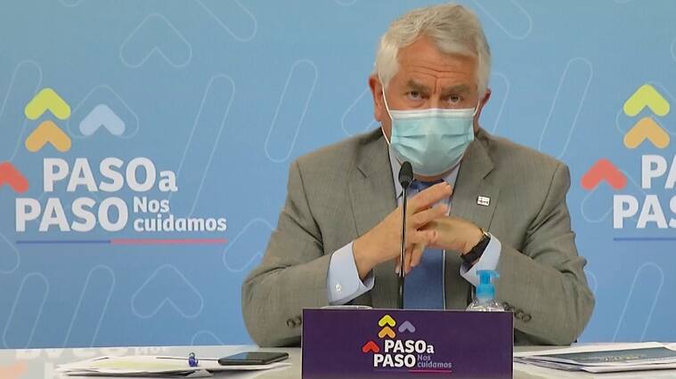 Ministro de Salud y comunicación de riesgo