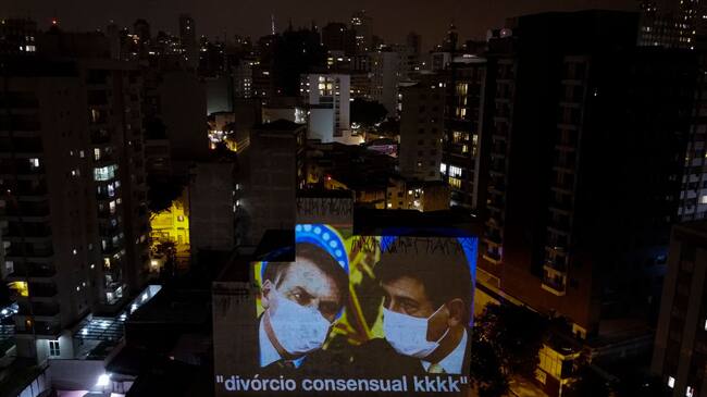 Una protesta se ríe del gobernante de Brasil en la ciudad de Sao Paulo