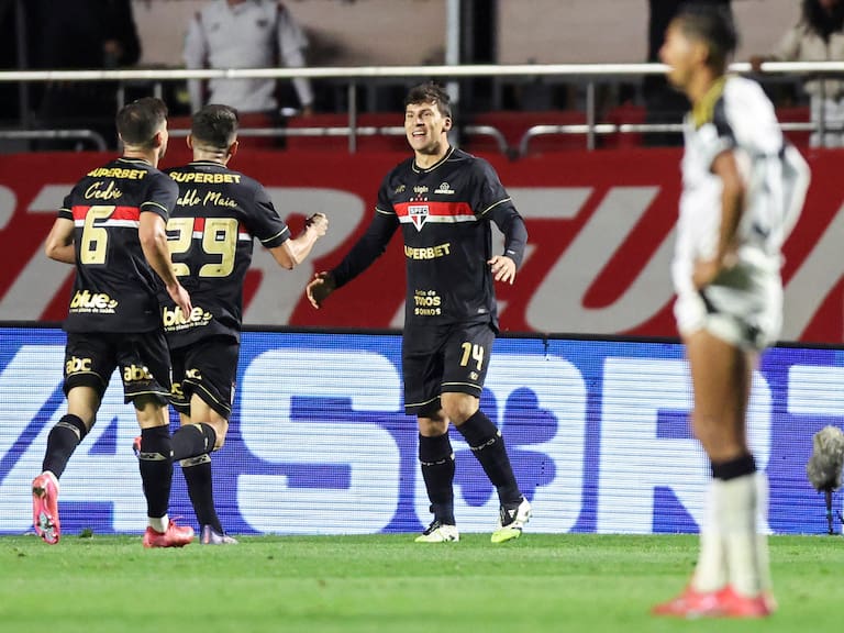Le bastaron dos minutos en cancha: Gonzalo Tapia anota su segundo gol en el São Paulo