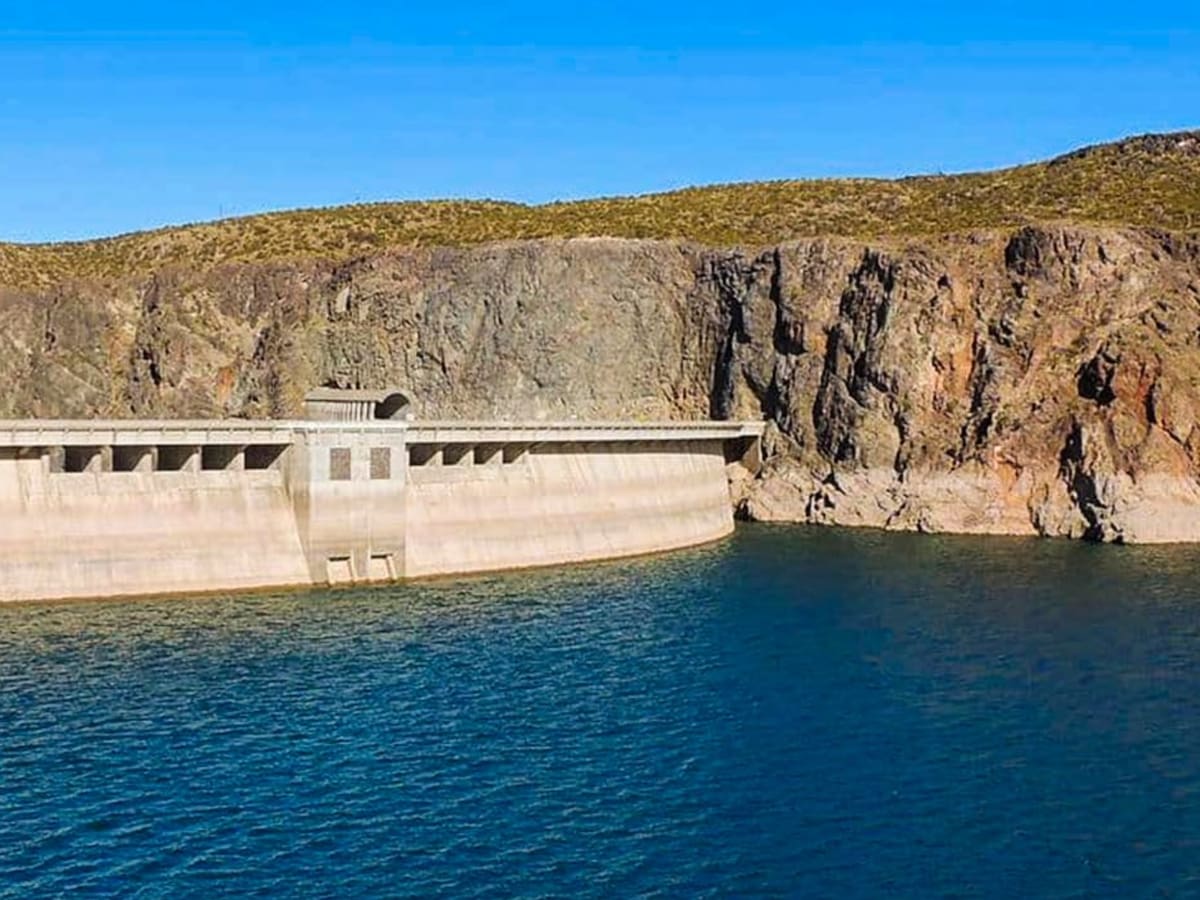 Turista chileno muere tras caer a dique en Argentina: su hermano se lanzó al agua para intentar rescatarlo