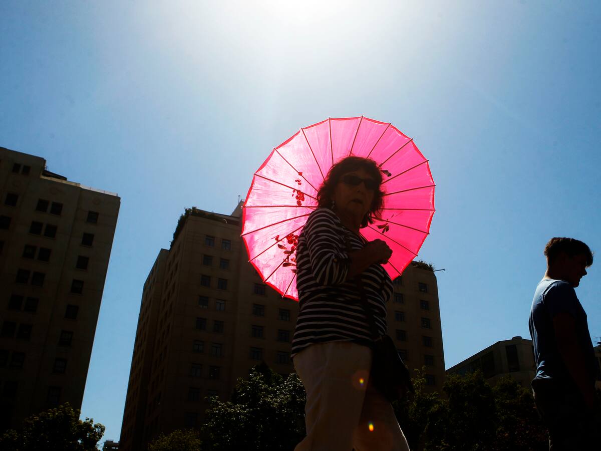 Ola de calor: Meteorología emite advertencia por altas temperaturas máximas en siete regiones de Chile