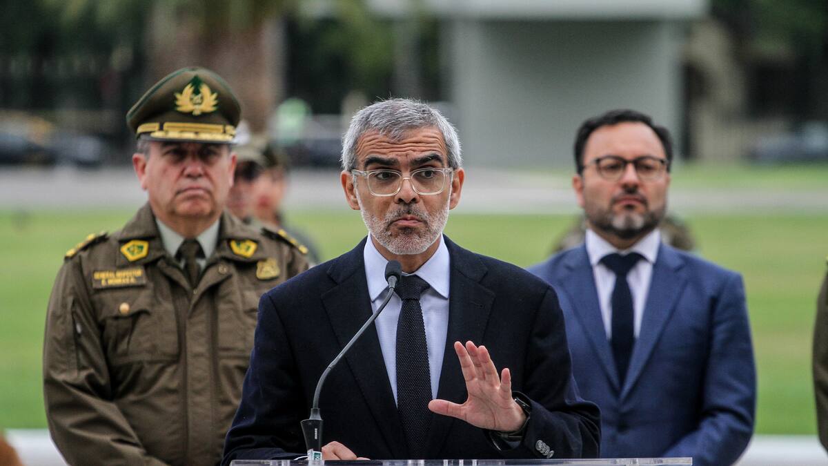 La amenaza del ministro de Seguridad a los clubes del fútbol chileno por vínculos con las barras bravas