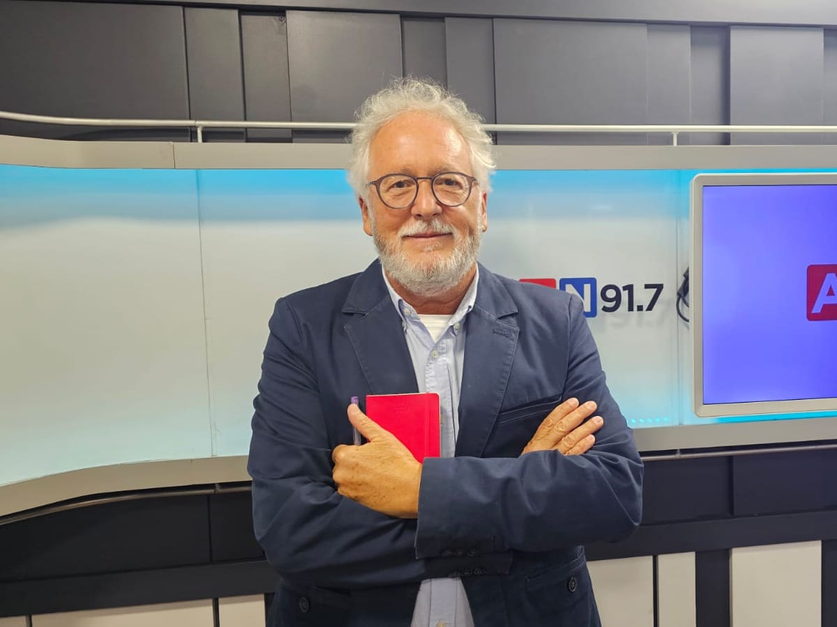 Héctor Abad presenta su libro “Salvo mi corazón, todo está bien”: “Hay dos motivos para ser cura: salir de la pobreza o esconder la homosexualidad”