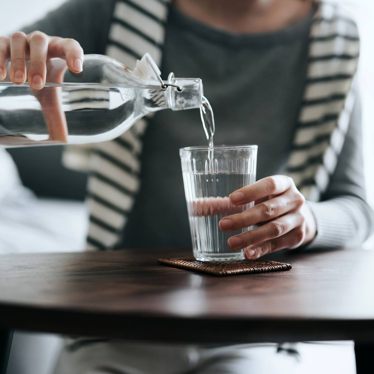 Ola de calor en Chile: esta es la cantidad de agua que debes tomar al día, según expertos