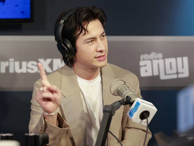 NEW YORK, NEW YORK - JANUARY 07: Hudson Williams visits SiriusXM Studios on January 07, 2026 in New York City. (Photo by Jason Mendez/Getty Images)